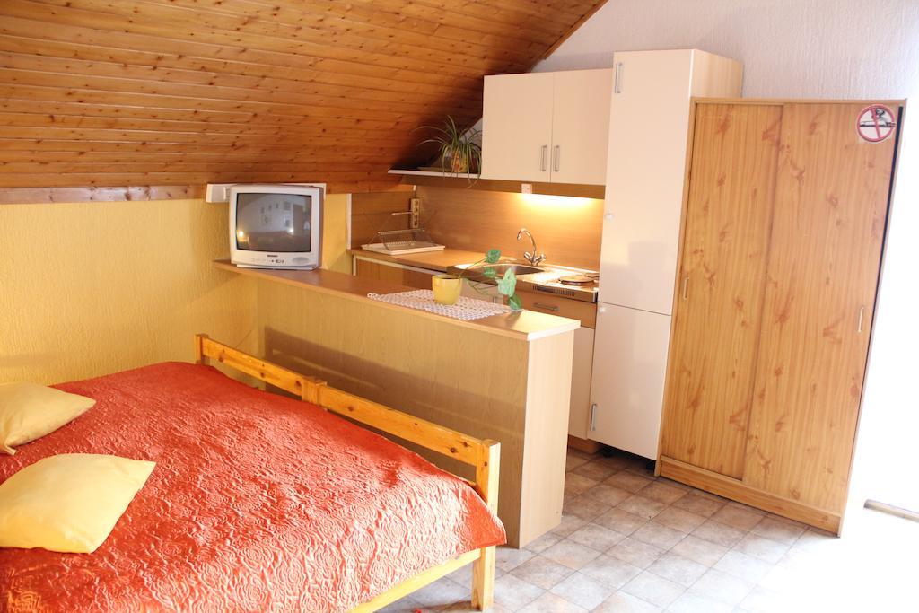 Mekina Guesthouse Maribor Room photo